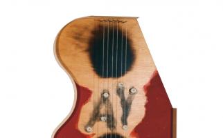 1998. Guitarra Lorquiana XI. Tècnica mixta sobre fusta, 86,5 x 53,5 x 5 cm.